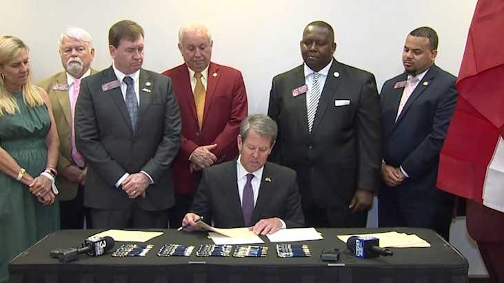 Kemp Signs Bill to Keep Daylight Saving Time