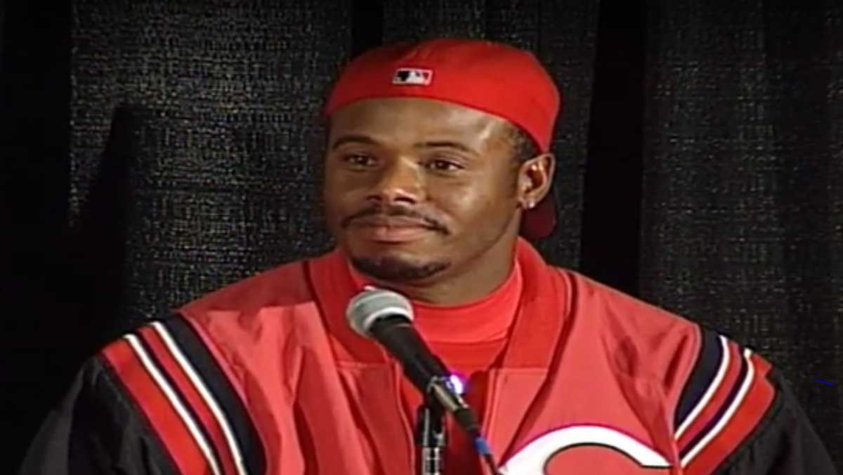 Archives: Ken Griffey Jr. receives standing ovation first Opening Day with  Reds