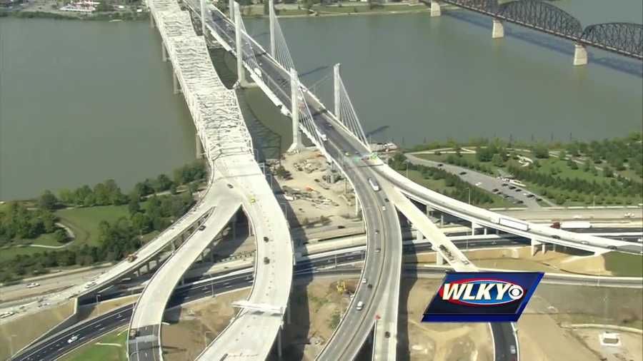 Temporary lane closures on Kennedy Bridge