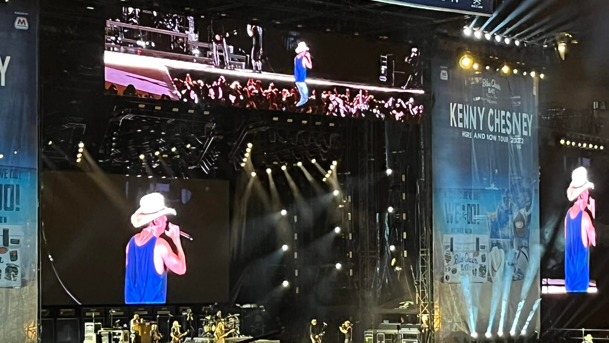Kenny Chesney concert brings thousands of fans to North Shore