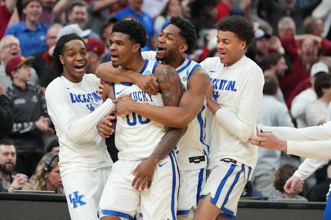 Kentucky's Otega Oweh (00) is congratulated by teammates after sinking a basket at the end of regulation to send the game into overtime in the first round of the NCAA college basketball tournament against Santa Clara, Friday, March 20, 2026, in St. Louis. \
