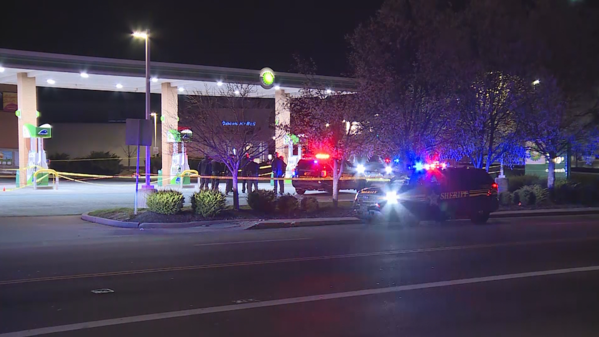 19-year-old hospitalized, suspect charged after shooting at Kenwood gas ...