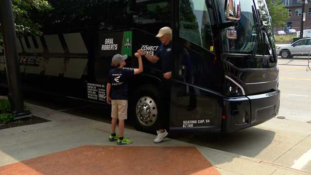 'Best fan event there is': Teams, fans arrive in Omaha for College World Series - Vimarsana News