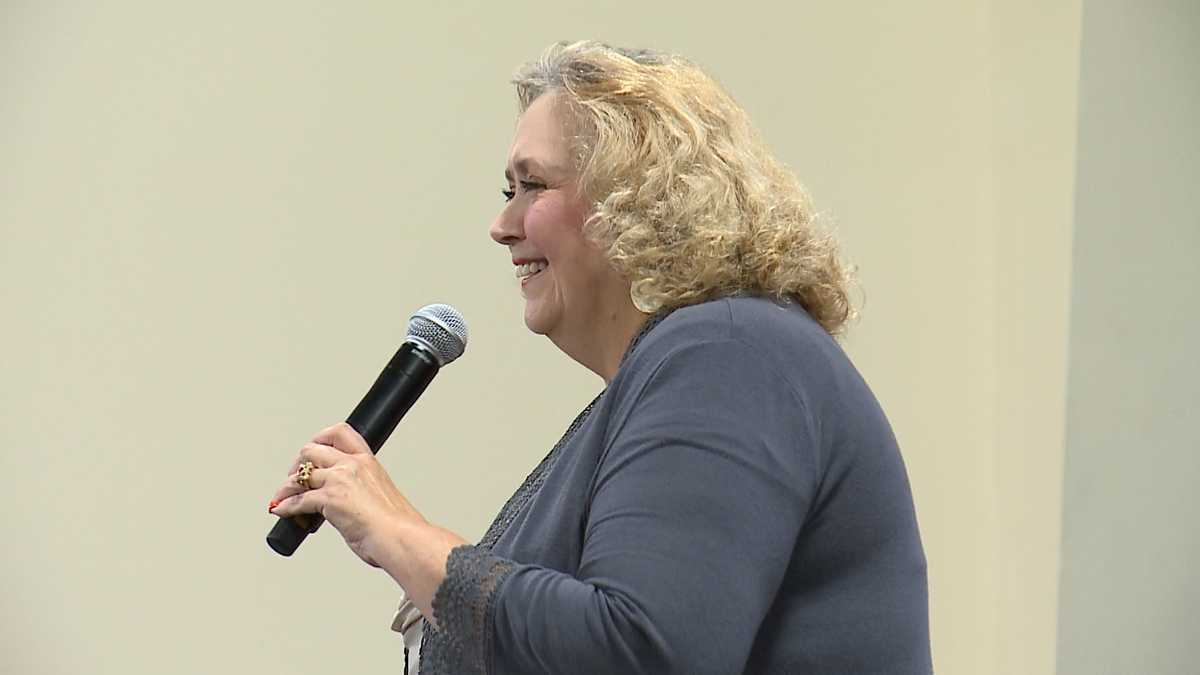 'We still have 30 days' Carol Blood hosts town hall in Omaha