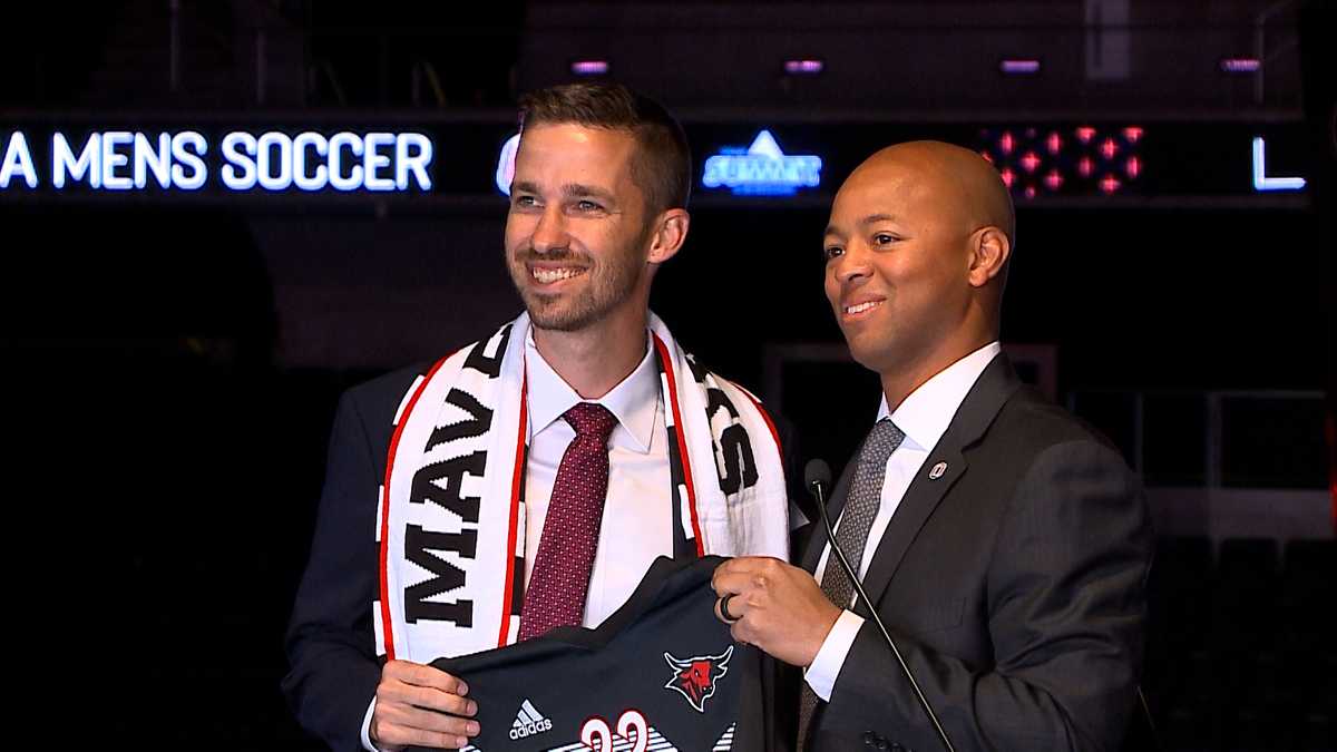 Dowling's Debut UNO introduces new men's soccer coach