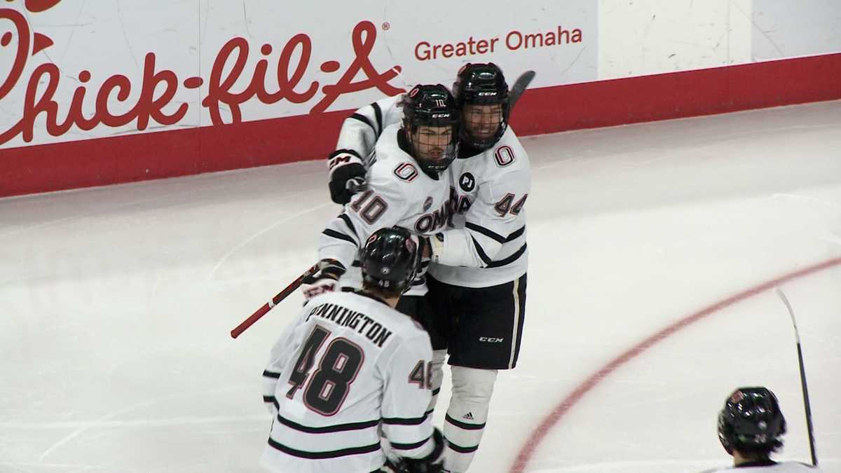 UNO Hockey routs St. Cloud State on senior night