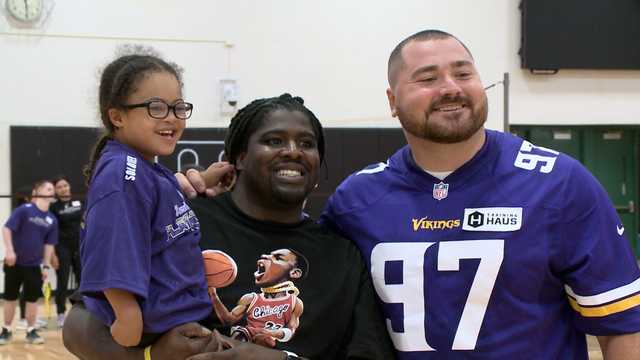 Harrison Phillips returns home to host annual Playmakers Camp - Vimarsana News