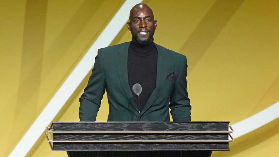 Kevin Garnett speaks as he is enshrined in the 2020 class of the Basketball Hall of Fame, Saturday, May 15, 2021, in Uncasville, Conn. (AP Photo)