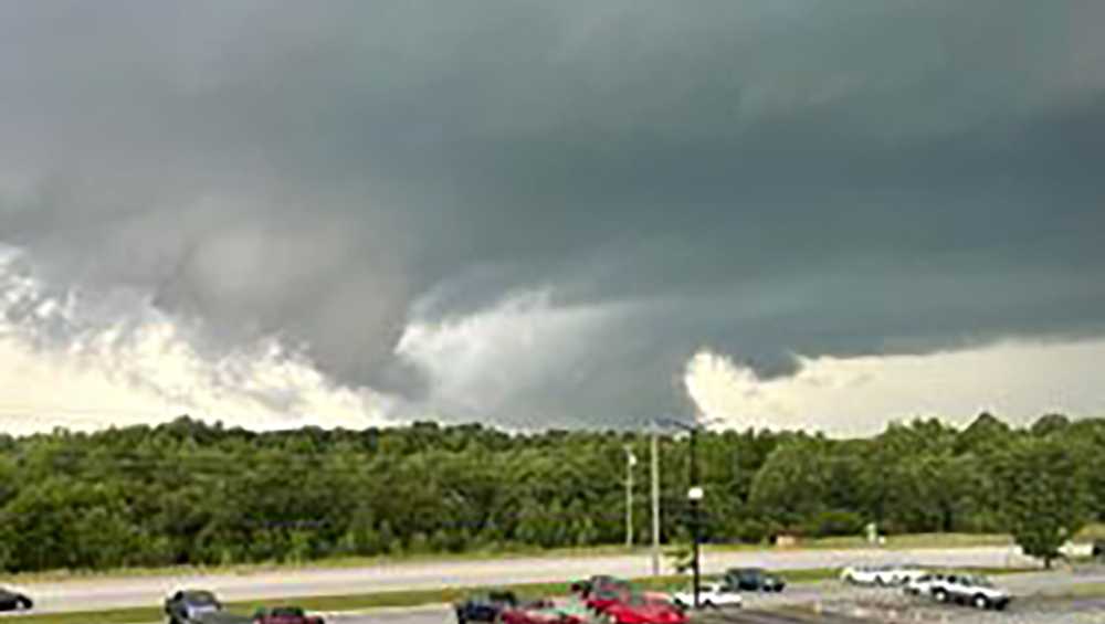 EF2 tornado touches down in Iredell County, North Carolina