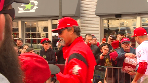 Cincinnati Reds Kids Day: Players walk red carpet