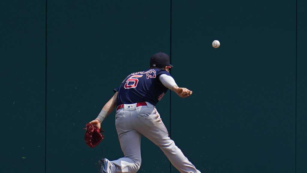 Slumping Red Sox fall to Tigers, losing ground in AL East
