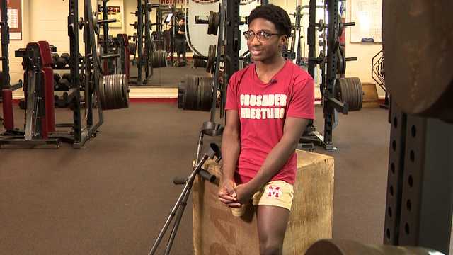 Born without right leg, high school wrestler finds success on the mat - Vimarsana News