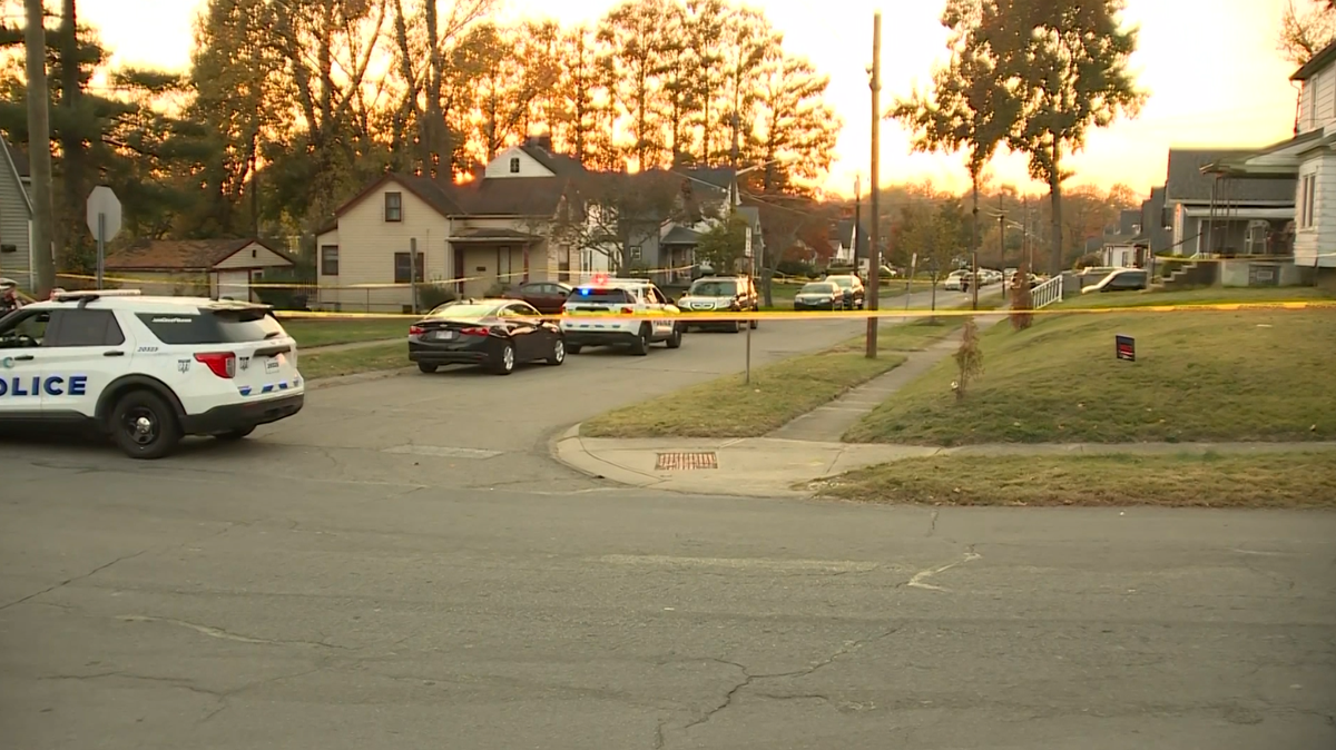 2 teens hospitalized after being chased down, shot in Kennedy Heights
