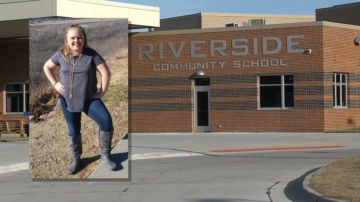 Parents of Iowa teen killed in school bus fire sue district