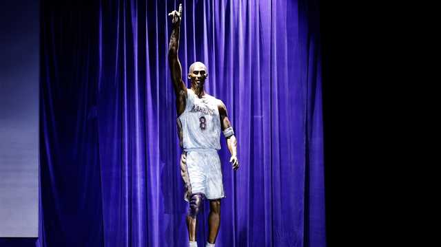 Kobe Bryant statue unveiled in emotional ceremony - Vimarsana News