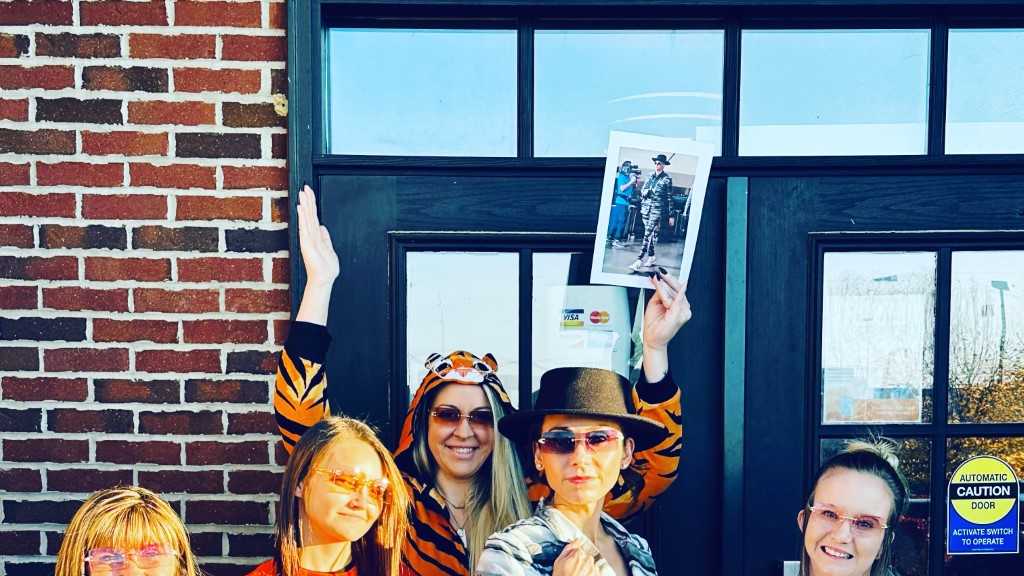 Fans across Cincinnati area dress as Bengals QB Joe Burrow for Halloween