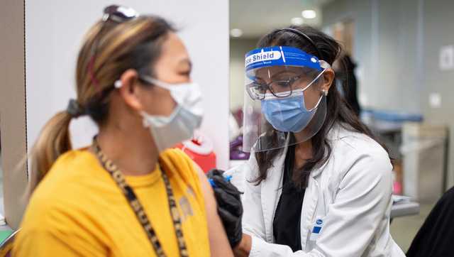 The country's largest grocery chain is offering $100 bonus to workers who receive COVID-19 vaccine - Vimarsana News