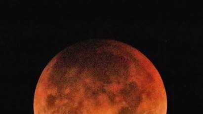 16 Photos of the Super Blue Blood Moon in case you missed it this morning