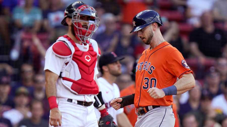 Astros hold off Red Sox to complete first sweep at Fenway Park