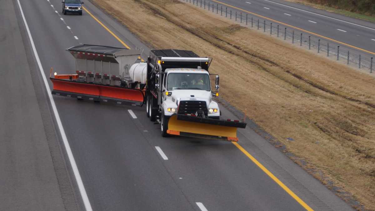 KYTC preparing crews to treat highways ahead of weekend snow storm