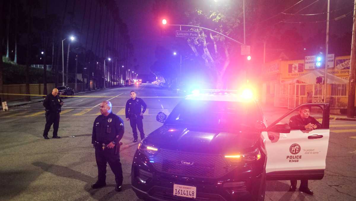 3 Los Angeles officers wounded; suspect dead in standoff