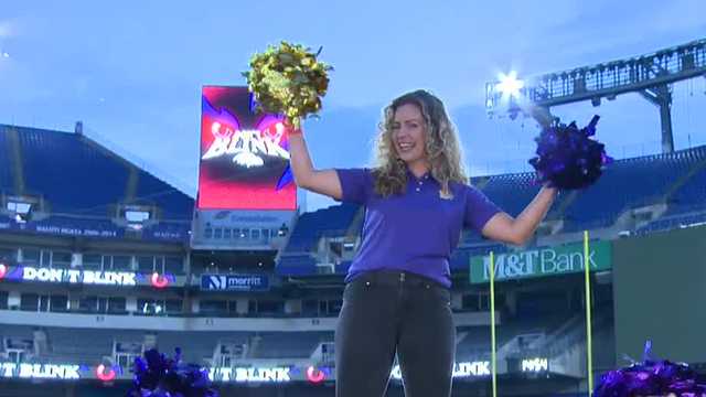 Lacee Griffith shows off some cheerleading skills - Vimarsana News