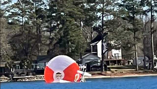 South Carolina: Plane crashes into Lake Murray - Vimarsana News