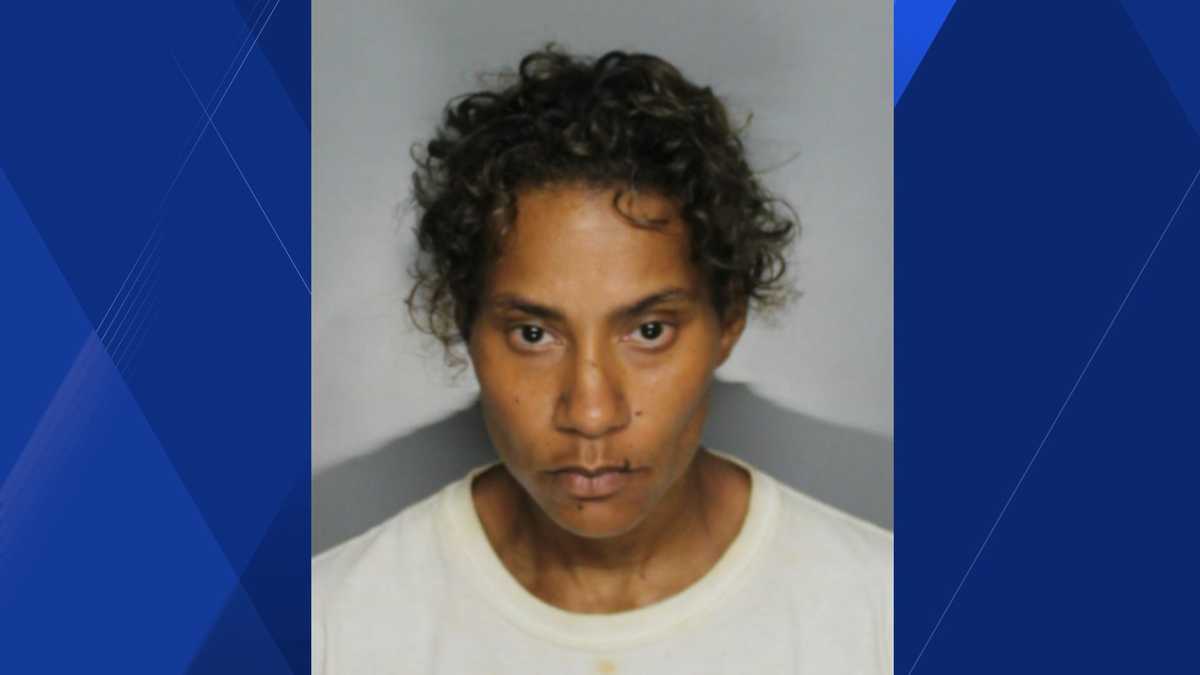 Punta Gorda woman arrested after children found abandoned on sidewalk
