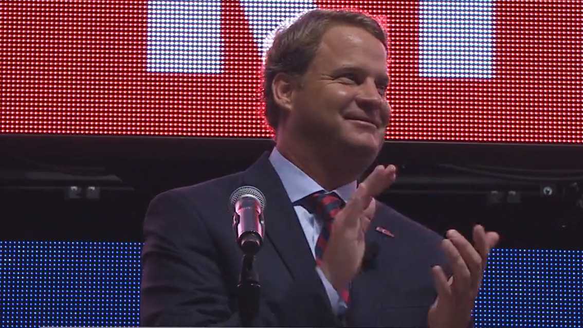 Federal bill pushes “Lane Kiffin Rule” in college sports