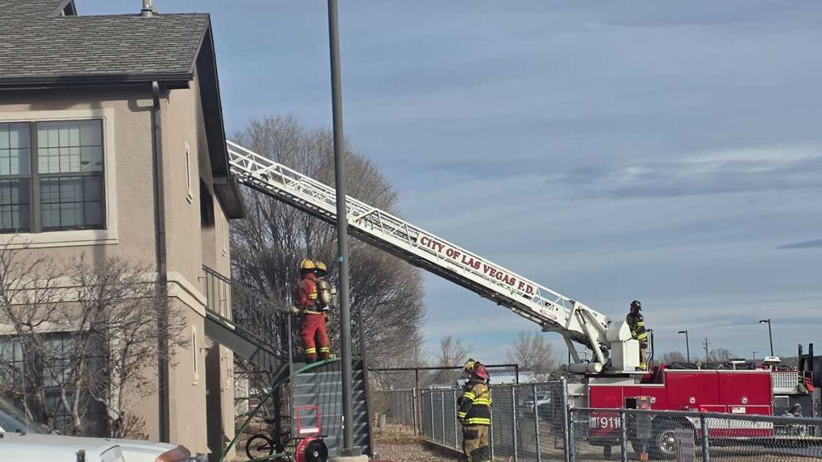 Apartment fire displaces 15 in Las Vegas, New Mexico