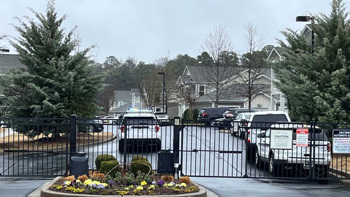 Greenville Person barricaded inside apartment