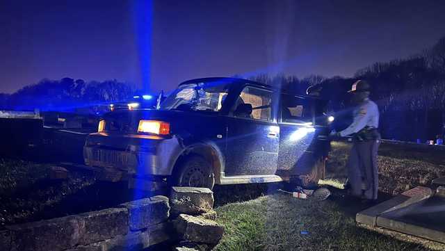 South Carolina woman crashes into cemetery during chase - Vimarsana News