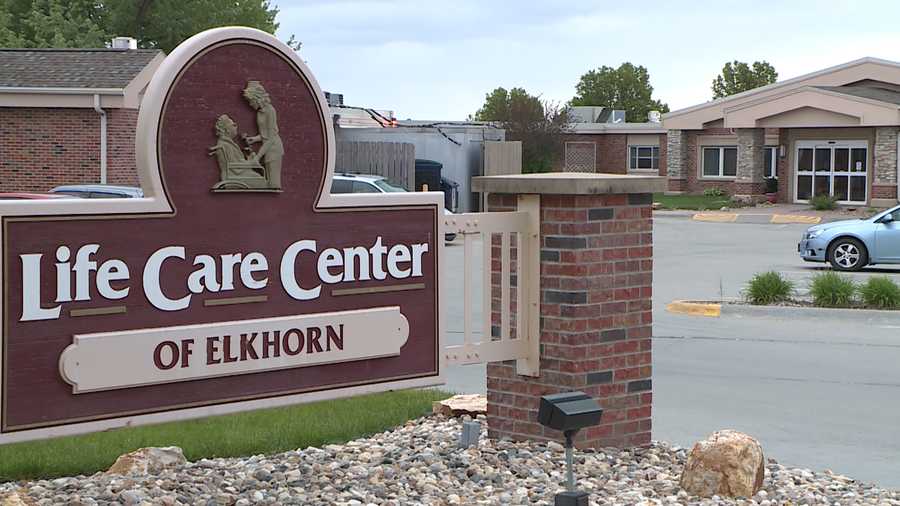 Families detail different experiences at Life Care Center