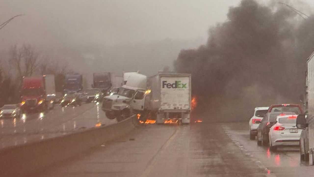 All lanes of I-65 in Shepherdsville blocked due to crash