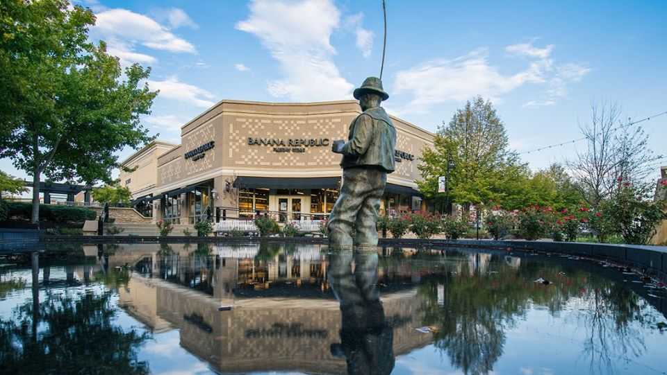 Legends Outlets modifying hours in response to COVID-19 outbreak, FOX 4  Kansas City WDAF-TV