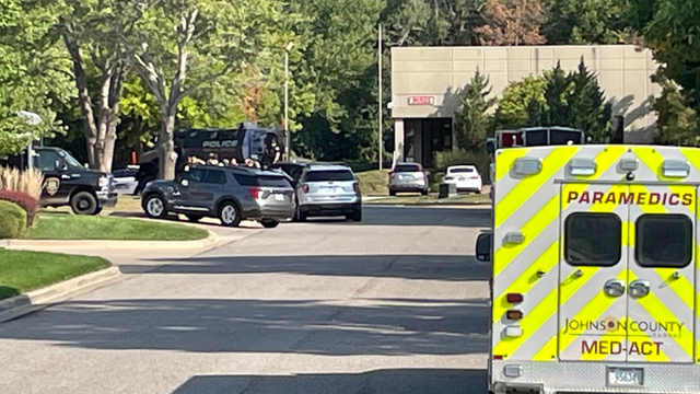 Lenexa, Kansas police standoff - Vimarsana News
