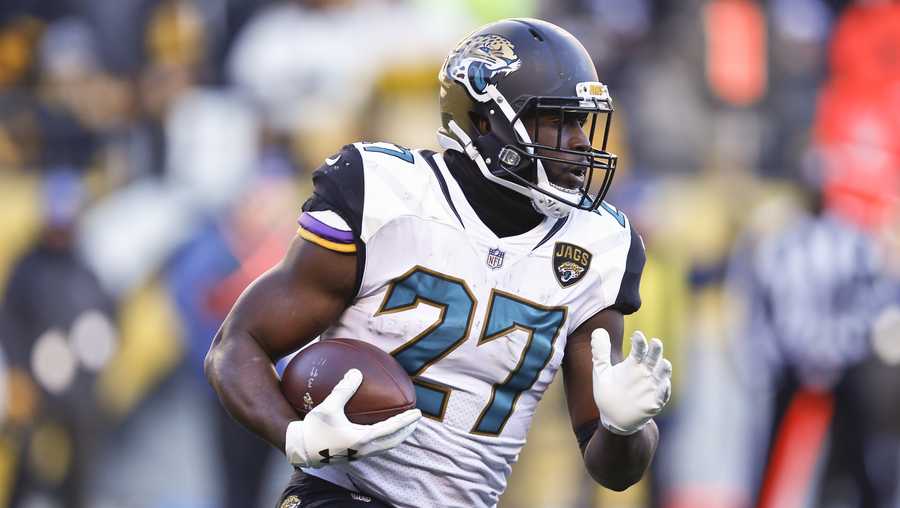 Jacksonville Jaguars running back Leonard Fournettte (27