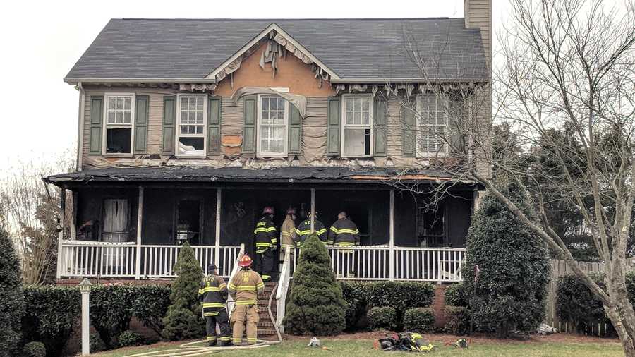 Fire damages a home in Lewisville