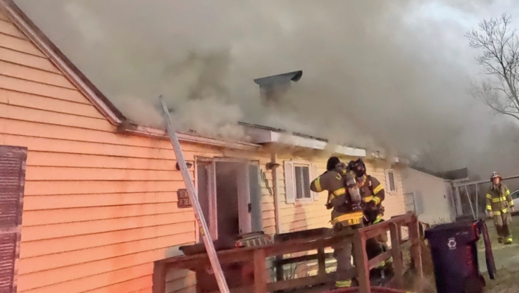 Three adults, one child escape house fire in Lexington thanks to passerby