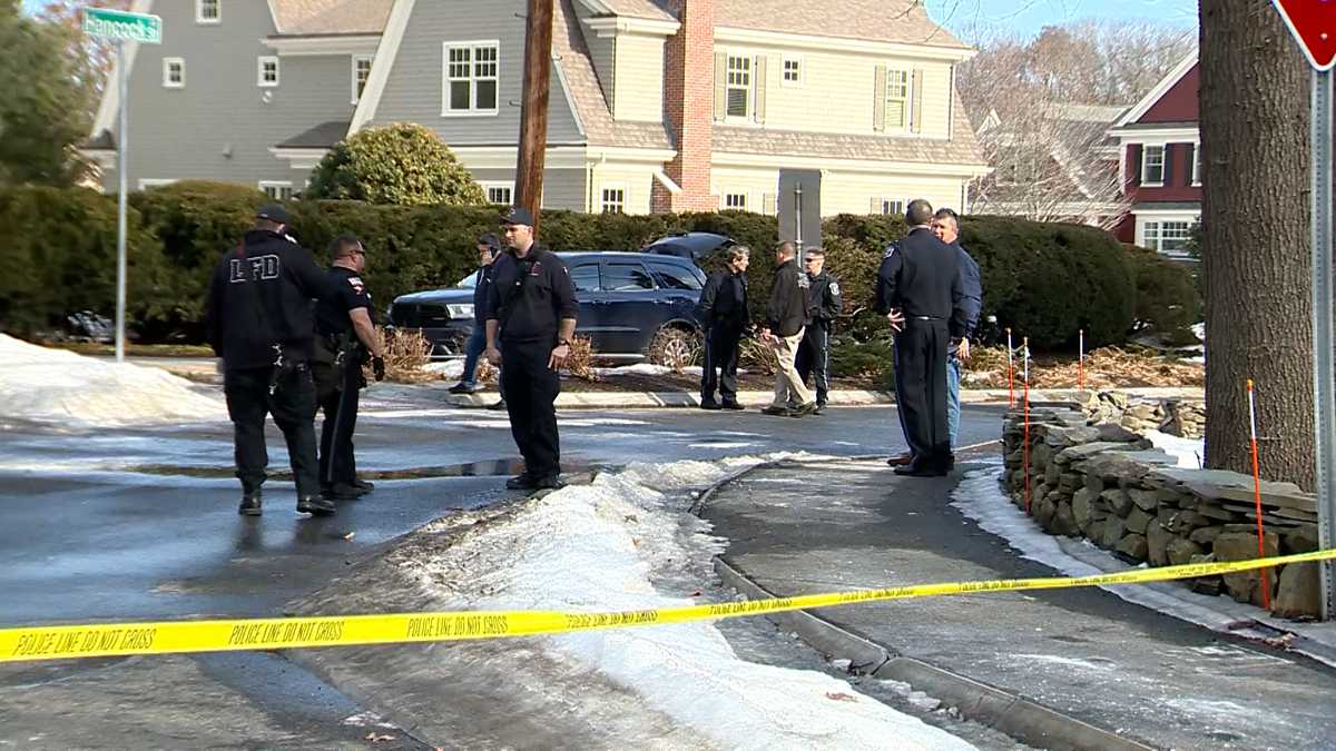 Lexington police shoot, kill man armed with knife, DA says