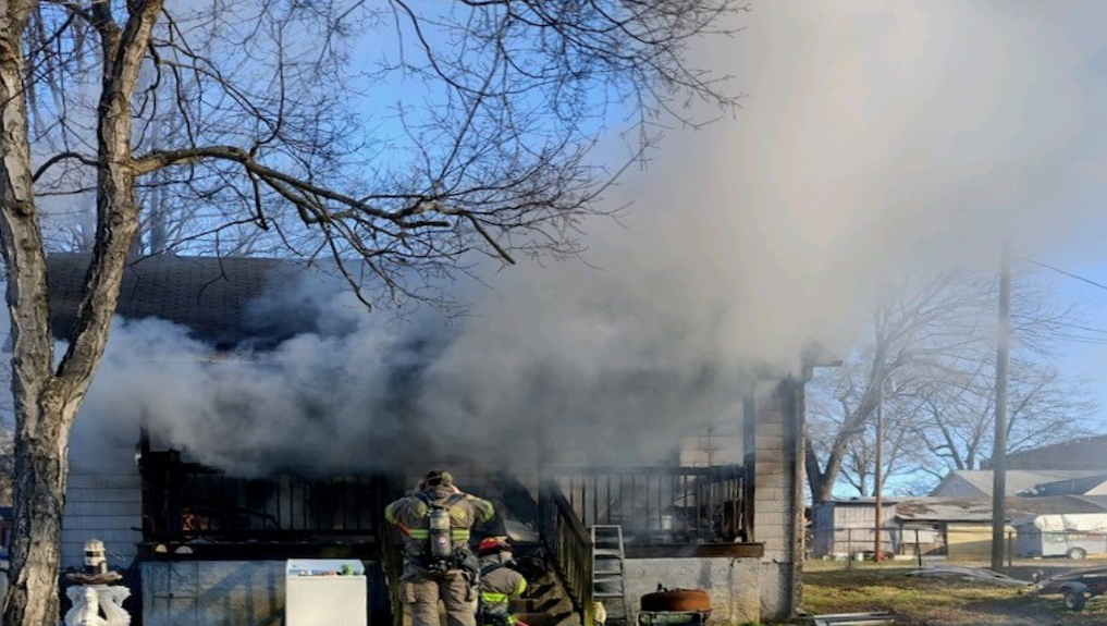North Carolina: 2 firefighters injured in house fire