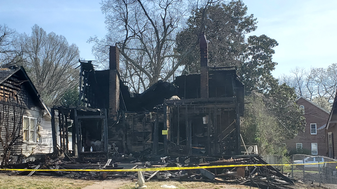 2 injured, 11 displaced after house fire spreads in Lexington - WXII