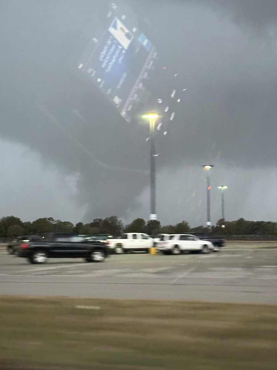 VIDEO, PHOTOS: Tornado hits Little Flock, Arkansas