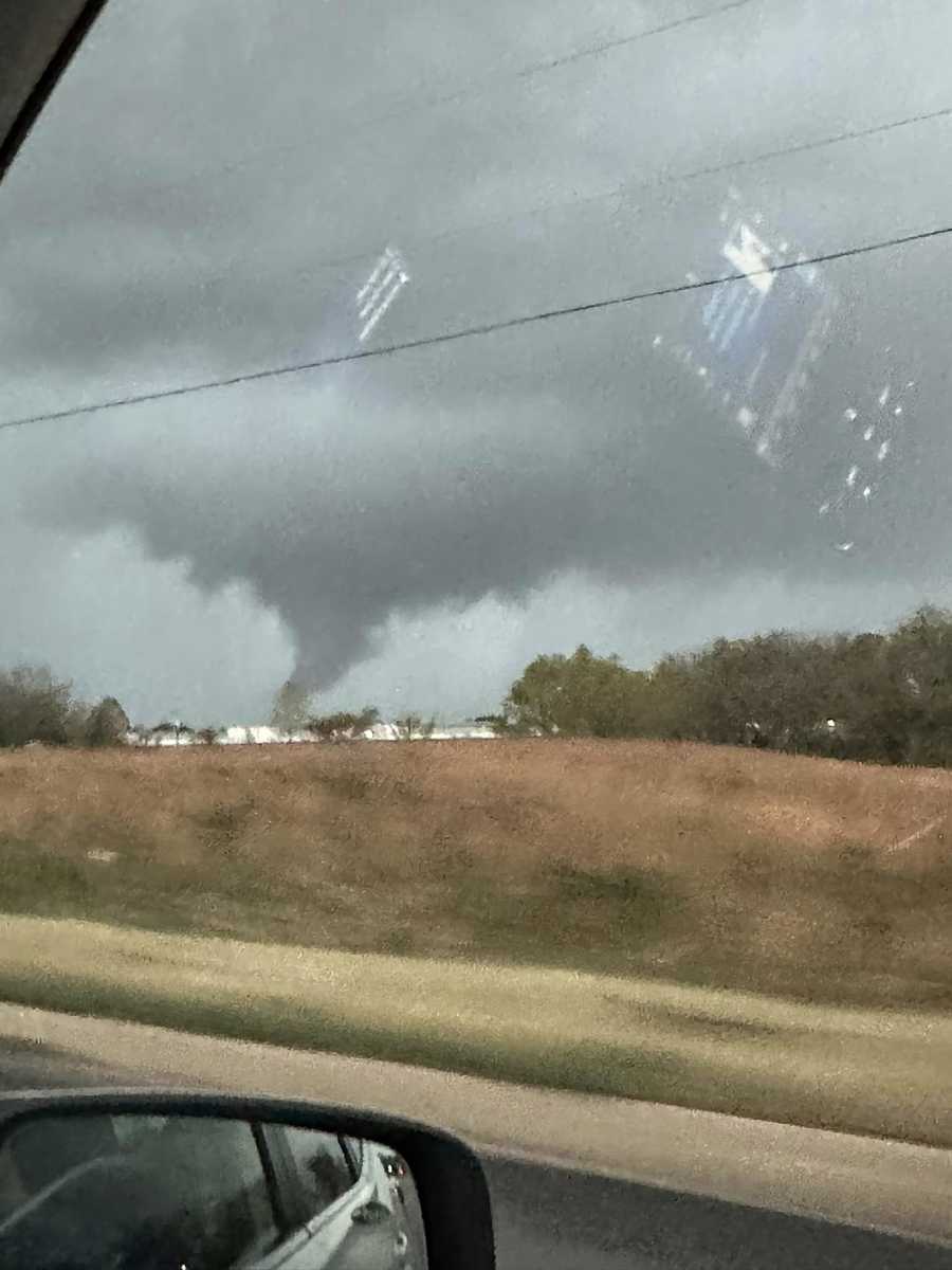 VIDEO, PHOTOS Tornado hits Little Flock, Arkansas