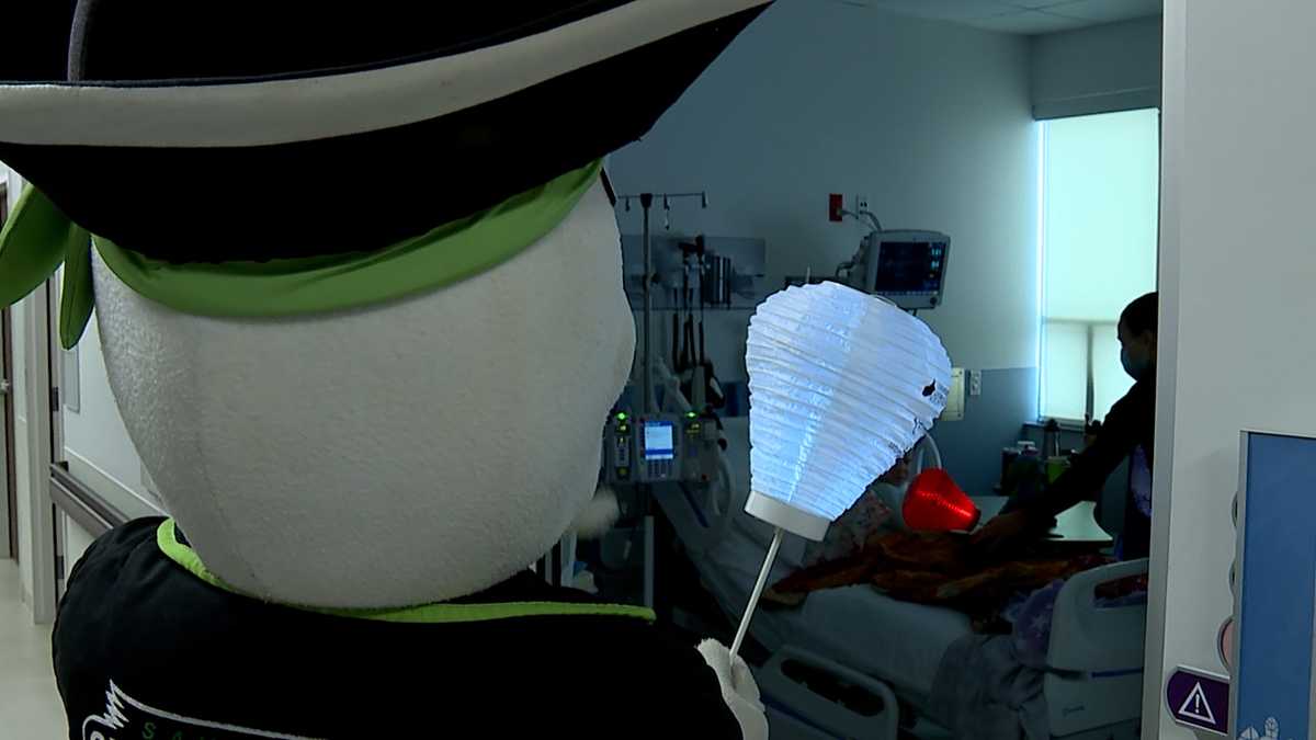 Savannah Ghost Pirates deliver teddy bears to sick children at