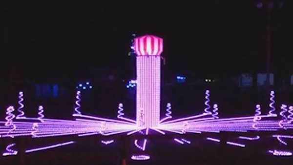 New holiday drive-thru attraction lights up Boone County Fairgrounds
