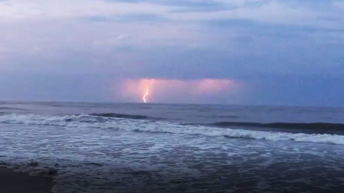 lightning-strikes-ocean