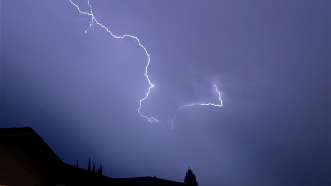 Sacramento area gets 1st rainfall since March, lightning flashes across sky