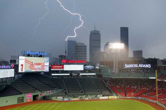 Red Sox rally for rain-delayed win over Toronto