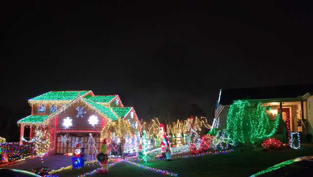 Northern Kentucky man decks out his house, neighbors yard in Christmas lights - Vimarsana News